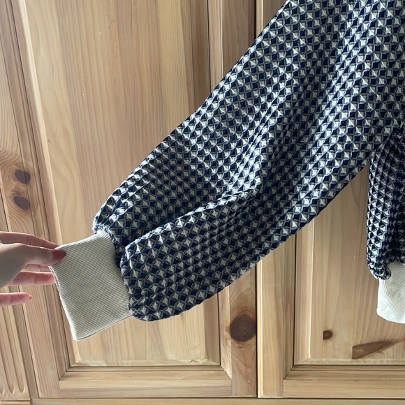 La Miel Two Toned Textured Top - Picture 4 of 9